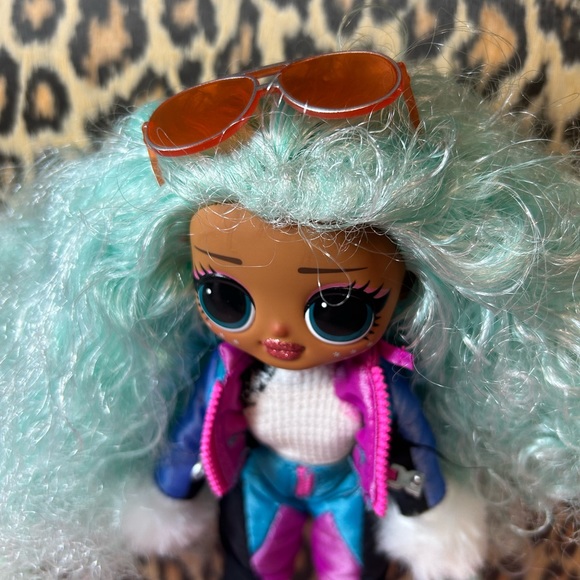 Lol OMG Icy Gurl Doll, Haircut, with tot and extra accessories - Picture 6 of 6